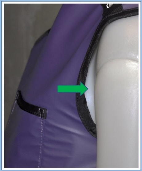 Ženska pregača na ženskoj osobi